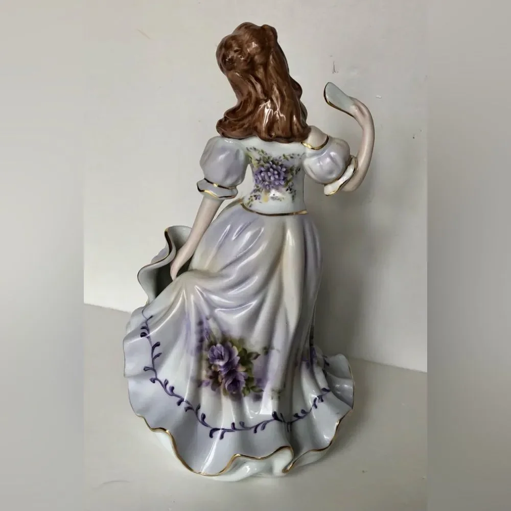 MUSIC BOX LADY PLAYS FOR ELISA IN DRESS WHITE, PURPLE FLOWERS AND TRIM GOLD
